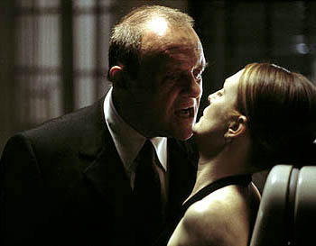Anthony Hopkins and Julianne Moore