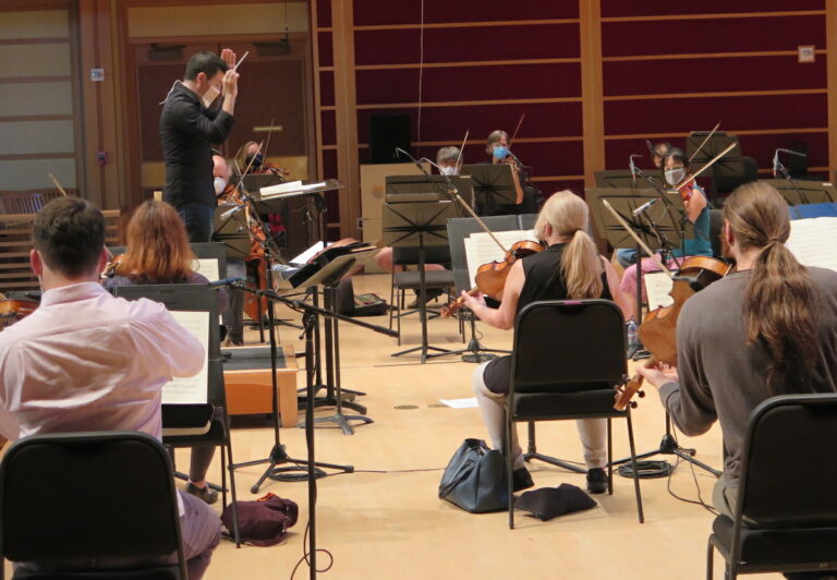 Santa Rosa Symphony Music Director Signs Up for Five More Years