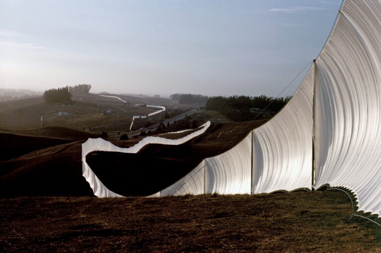 Christo, Artist of ‘Running Fence,’ Dies at Age 84