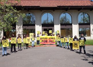 Open Mic: Rep. Thompson Needs to Support a Federal Jobs Guarantee Members of Sunrise Movement Sonoma County rally in front of Rep. Mike Thompson's office in Santa Rosa, California.