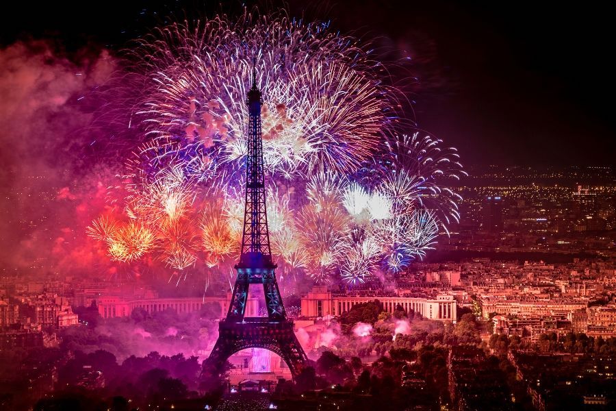 This image has an empty alt attribute; its file name is TRIVIA-2-Bastille-day.jpg