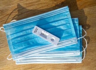 Masks and test - Guido Hofmann/Unsplash