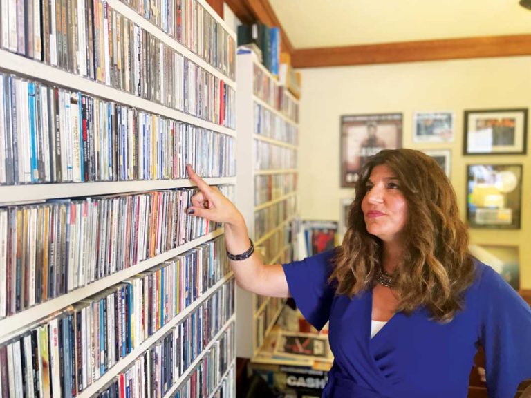 ‘Mindi in the Morning’: A New and Familiar Radio Voice