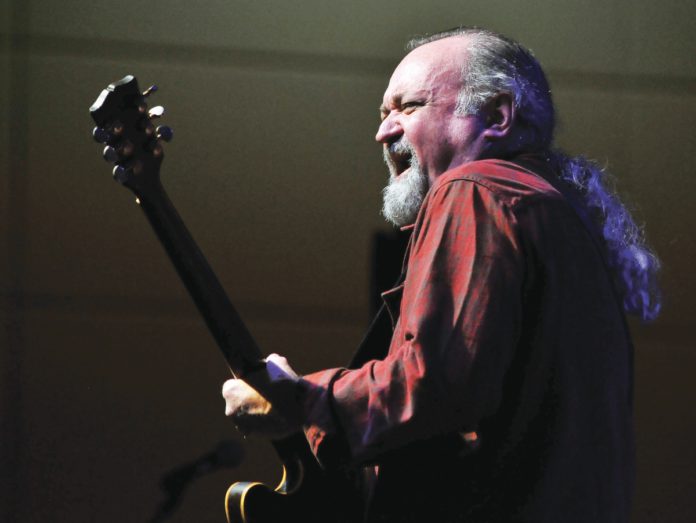Guitarist Tinsley Ellis Tinsley Ellis is a powerhouse electric blues/rock guitarist.