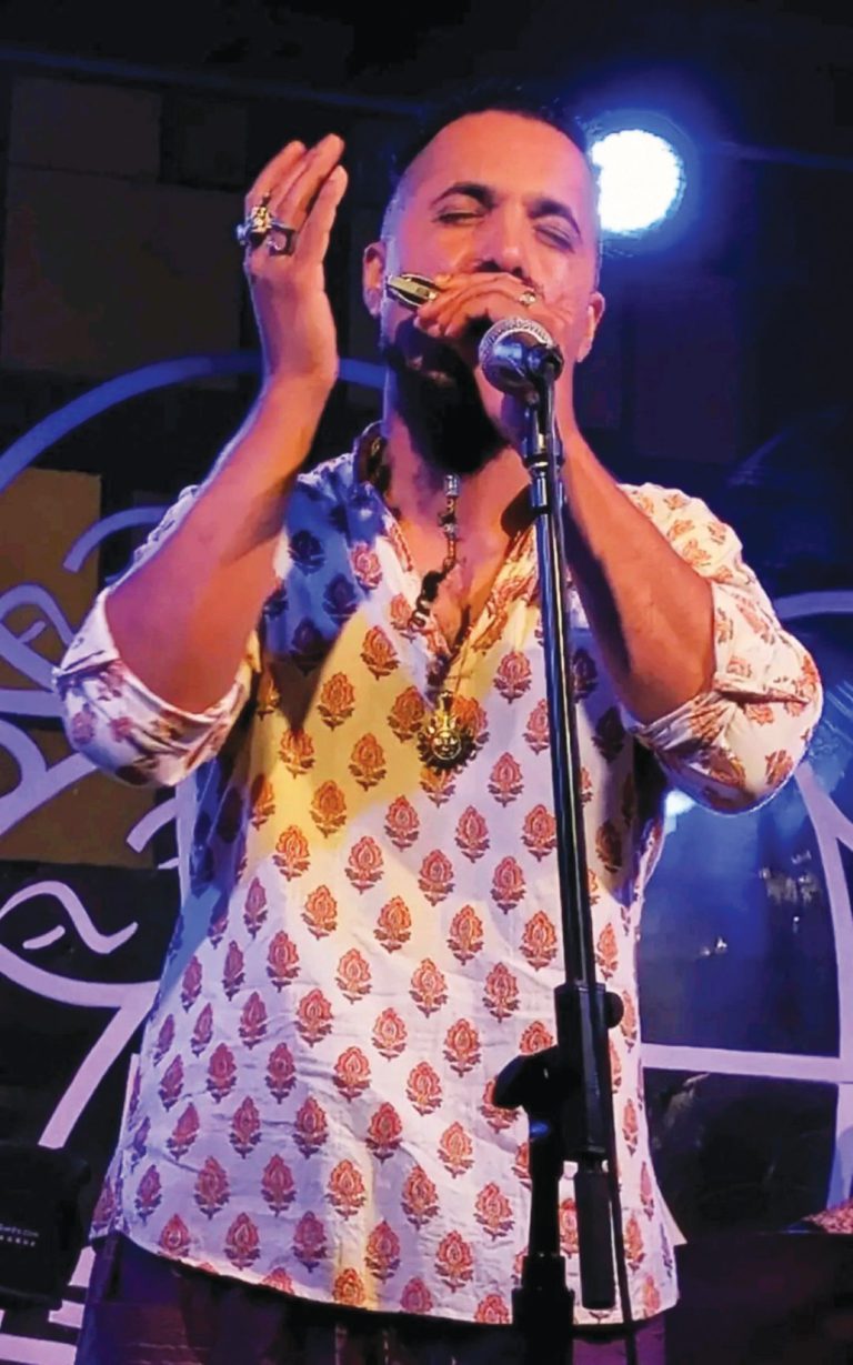 Bollywood Blues, The California hosts Aki Kumar