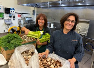 At ExtraFood’s SOUPer Food Kitchen, celebrity chef Heidi Krahling and volunteers prepare 600 meals weekly for low-income seniors and homebound seniors.