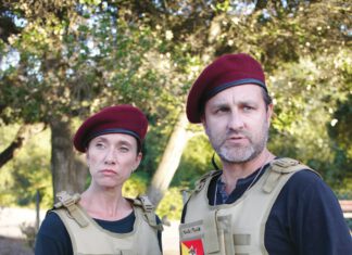 Shakespeare’s ‘Caesar’ Tours Sonoma County Two actors in costume perform as Cassius and Brutus onstage in a Shakespeare production.